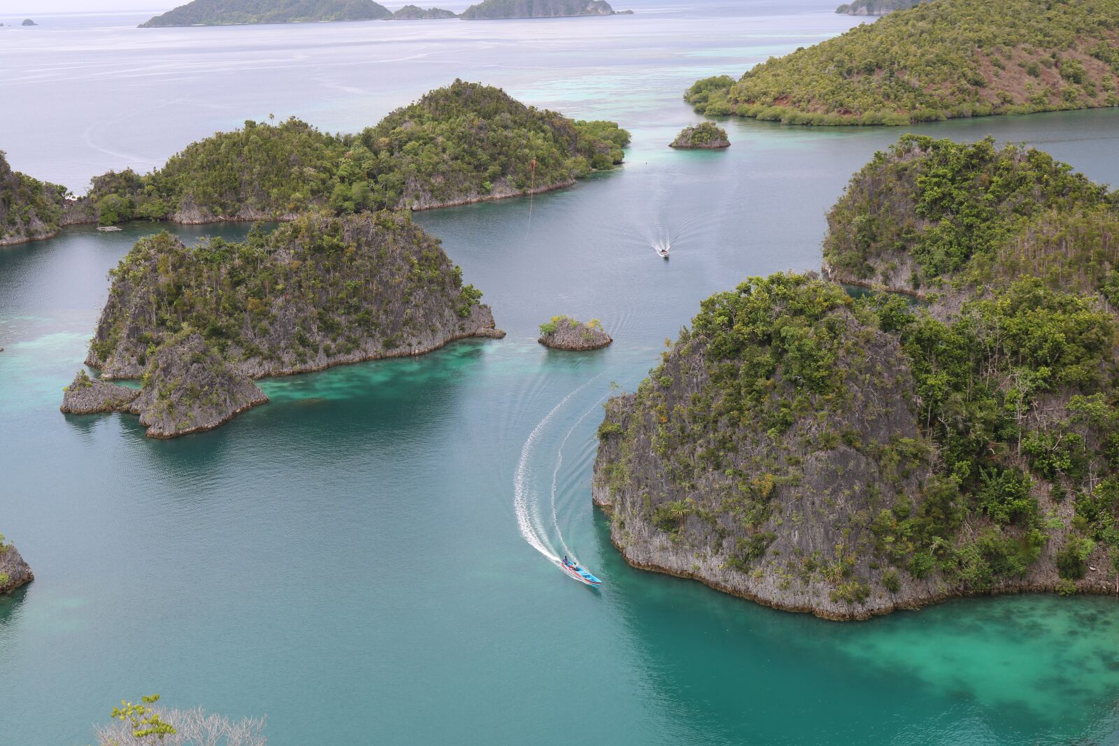Canon EOS 750D (EOS Rebel T6i / EOS Kiss X8i) sample photo. Cotage, raja ampat, indonesian photography