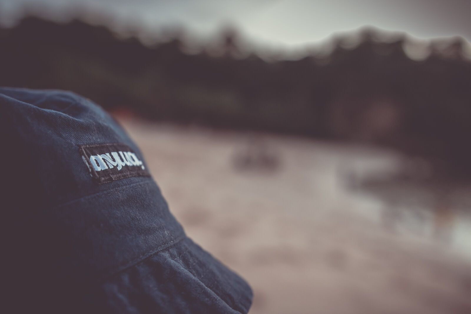 Sigma 18-35mm F1.8 DC HSM Art sample photo. Beach, hat, bokeh, canon photography