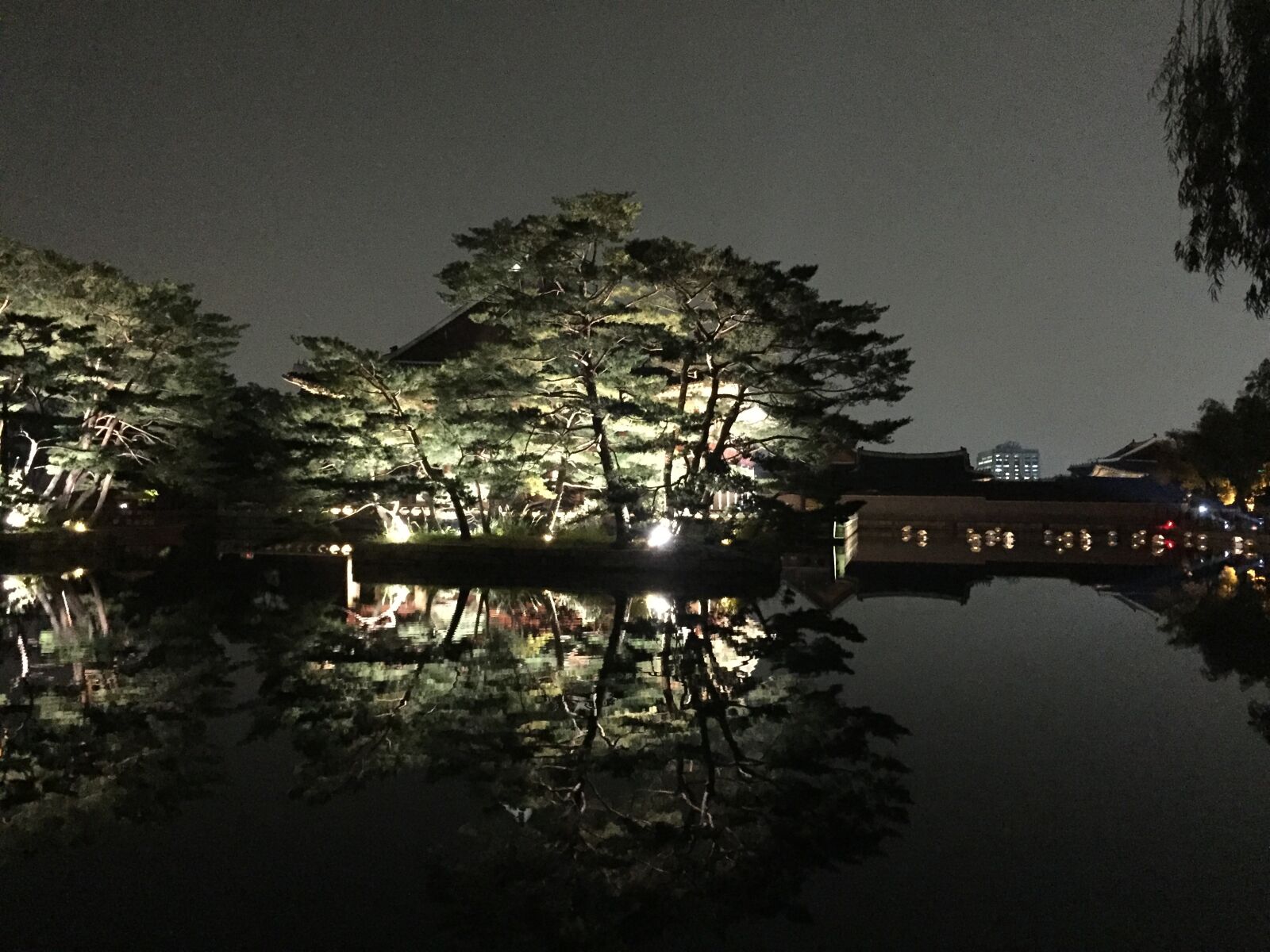 iPhone 6 Plus back camera 4.15mm f/2.2 sample photo. Night view of gyeongbokgung photography