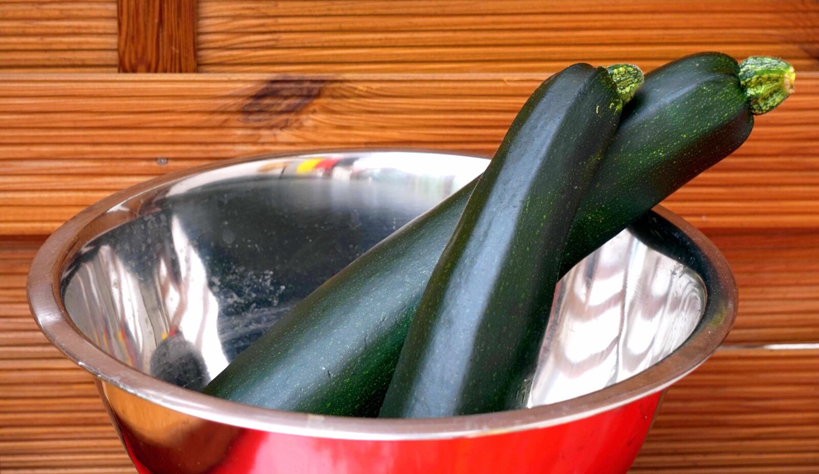 Sony Alpha a5000 (ILCE 5000) + Sony E 55-210mm F4.5-6.3 OSS sample photo. Zucchini, ripe, vegetables photography