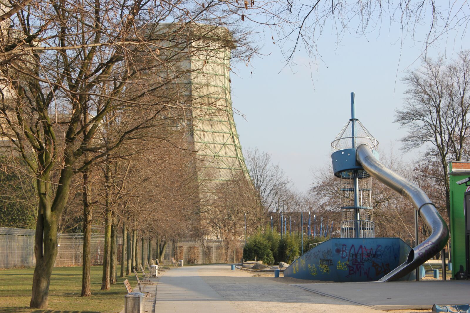 Canon EOS 550D (EOS Rebel T2i / EOS Kiss X4) sample photo. Power plant, industry, silo photography