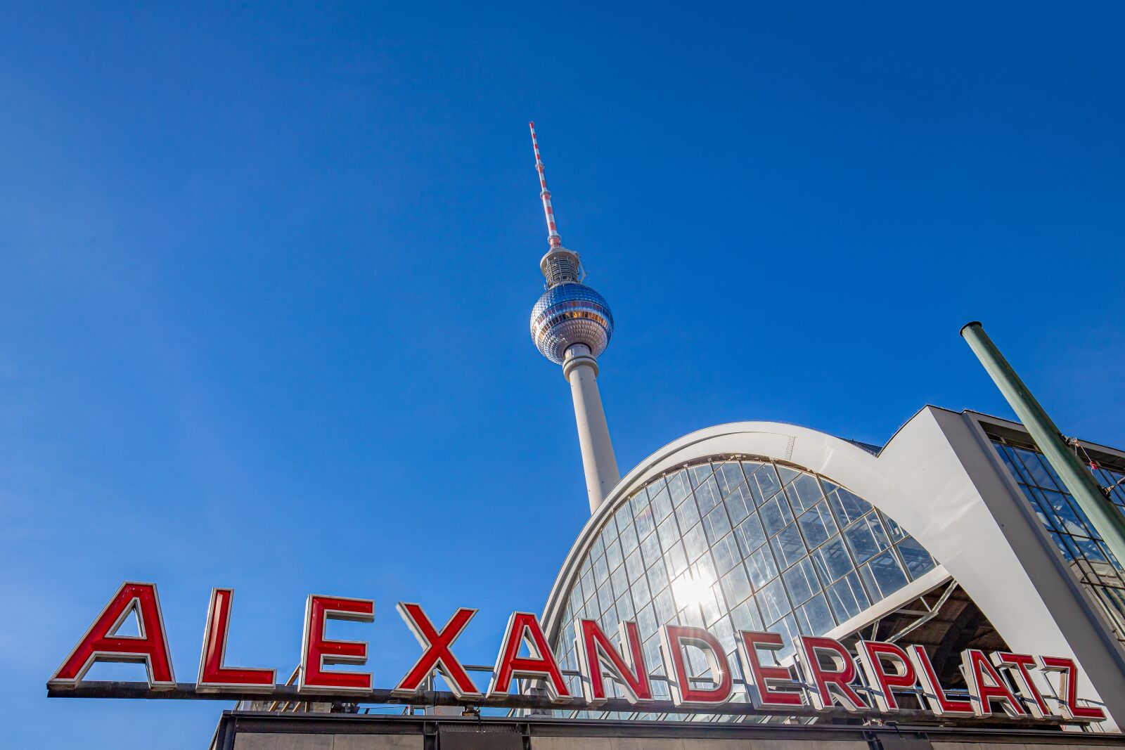 Canon EF 16-35mm F4L IS USM sample photo. Berlin alexanderplatz, world clock photography