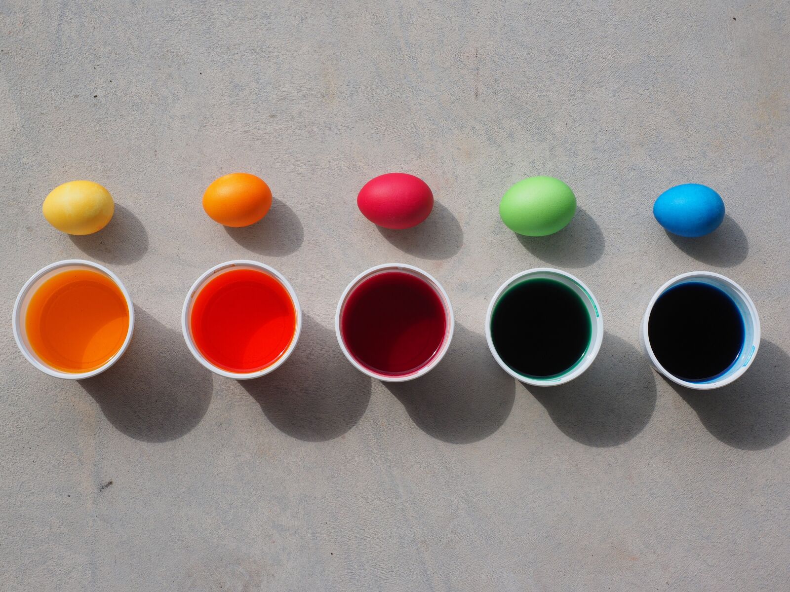 Olympus OM-D E-M1 + Olympus M.Zuiko Digital ED 12-40mm F2.8 Pro sample photo. Easter eggs colors, color photography