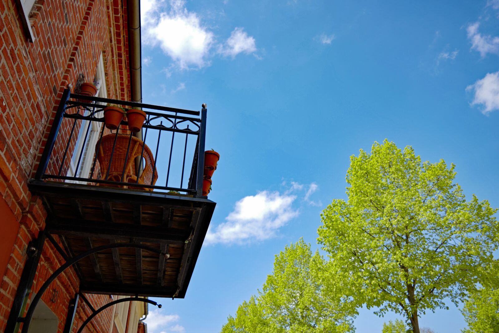Vario-Elmar TL 1:3.5-5.6 / 18-56 ASPH. sample photo. Balcony, summer, out photography