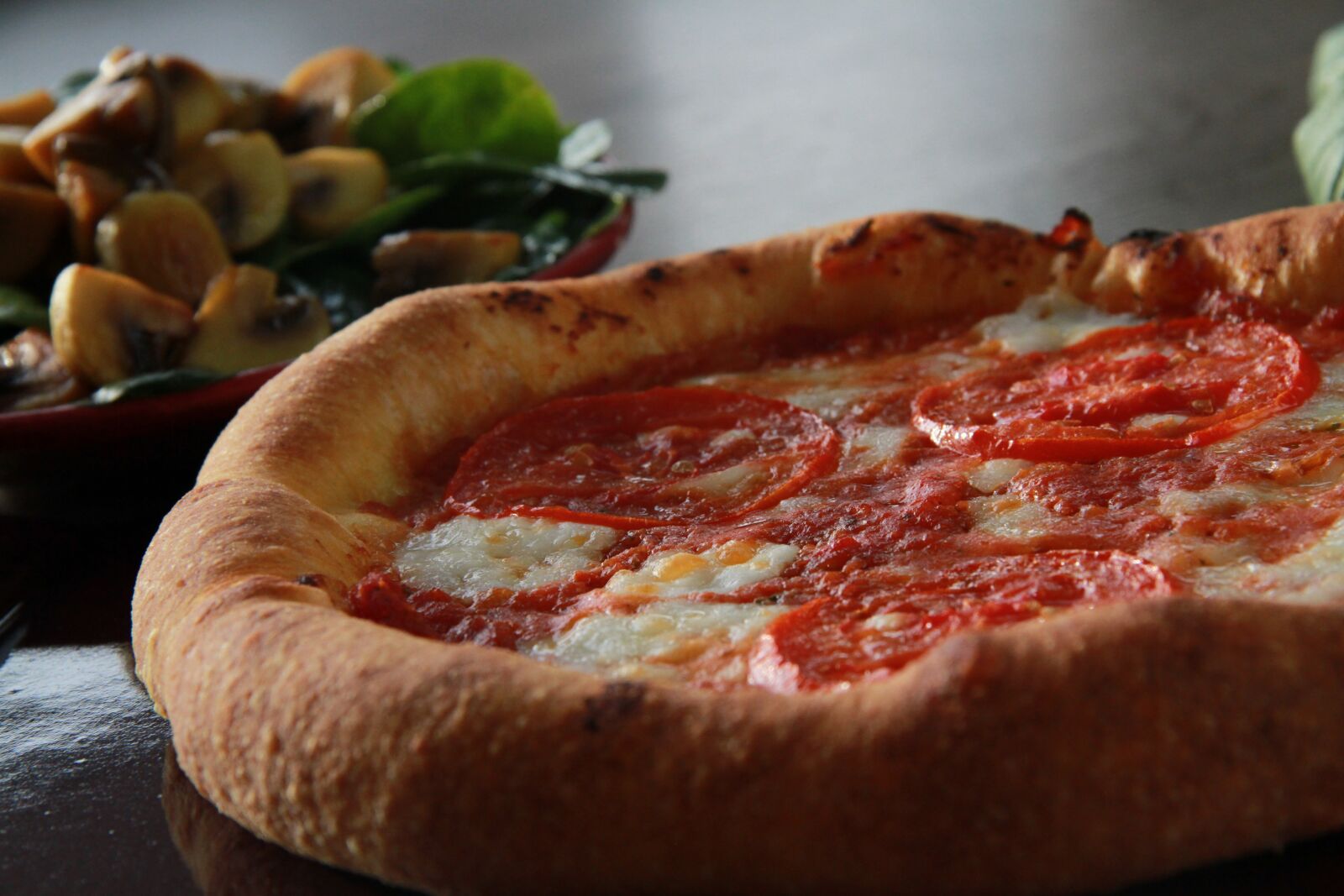Canon EOS 7D sample photo. Pizza, margherita, mozzarella photography