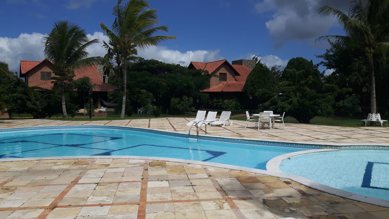 Samsung Galaxy S5 Neo sample photo. Cottage, pool, leisure photography