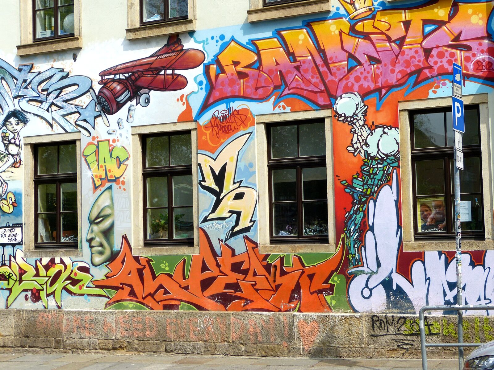 Panasonic Lumix DMC-FZ150 sample photo. Dresden, graffiti, house facade photography