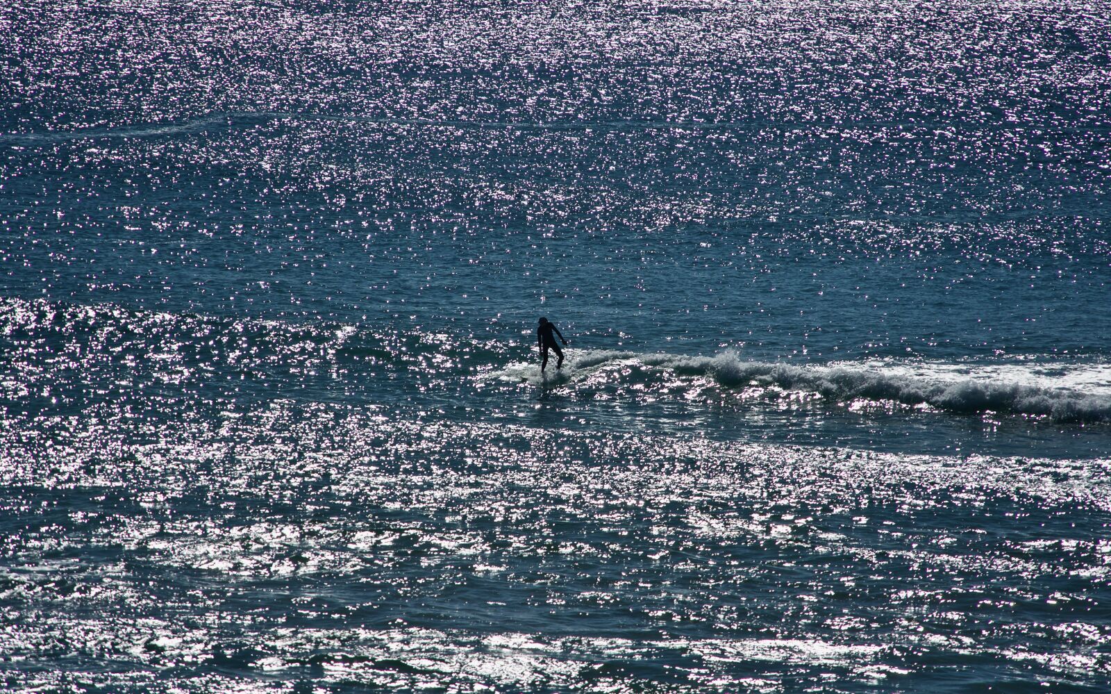 Sony E 18-135mm F3.5-5.6 OSS sample photo. Surfer, lone, sea photography