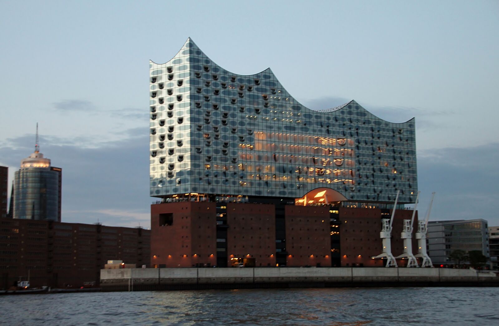 Canon EOS 500D (EOS Rebel T1i / EOS Kiss X3) sample photo. Hamburg, elbe philharmonic hall photography