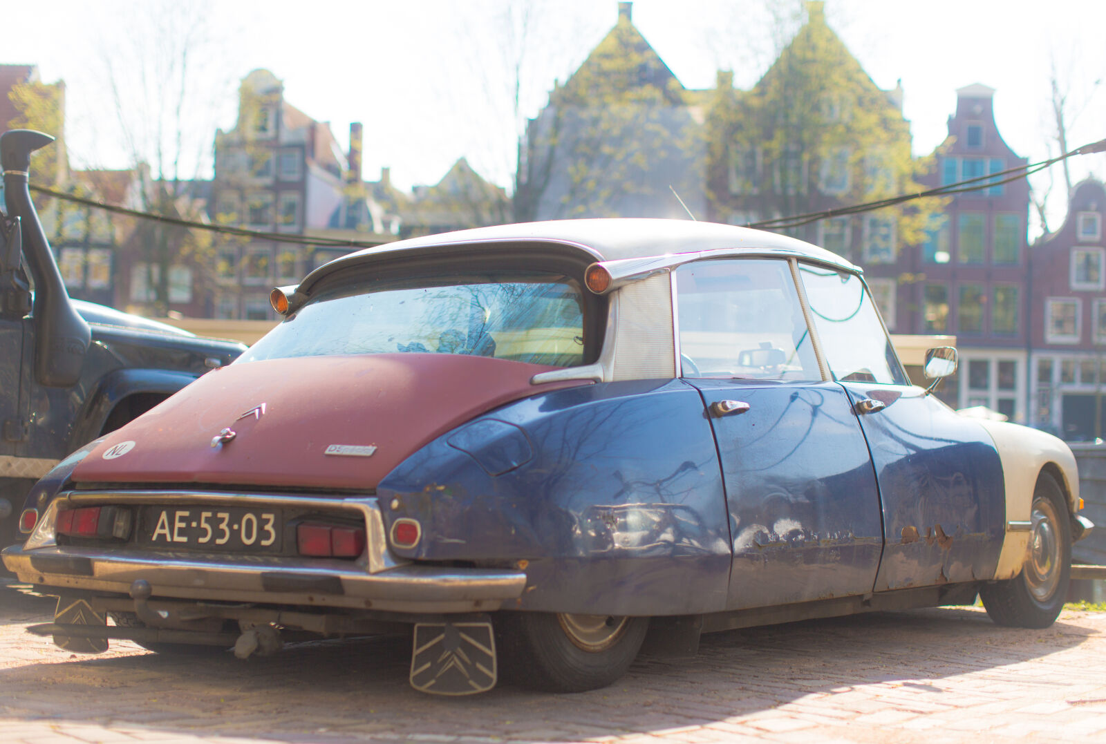 Canon EF 50mm F1.2L USM sample photo. Amsterdam, car, citroen, city photography