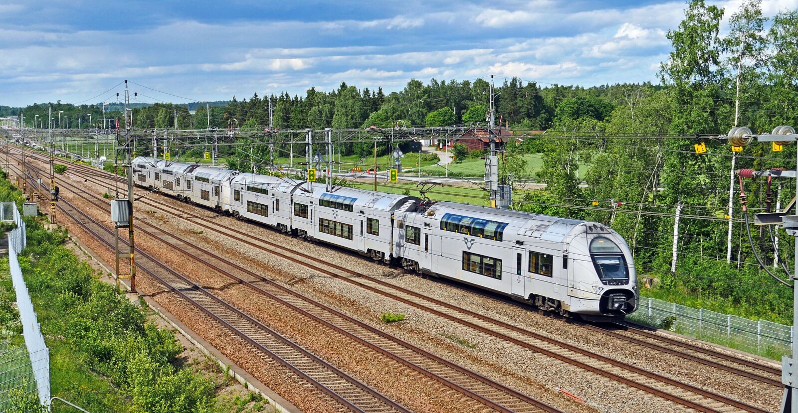 Panasonic Lumix DMC-GX8 sample photo. Doppelstockzug, sweden, electrical multiple photography