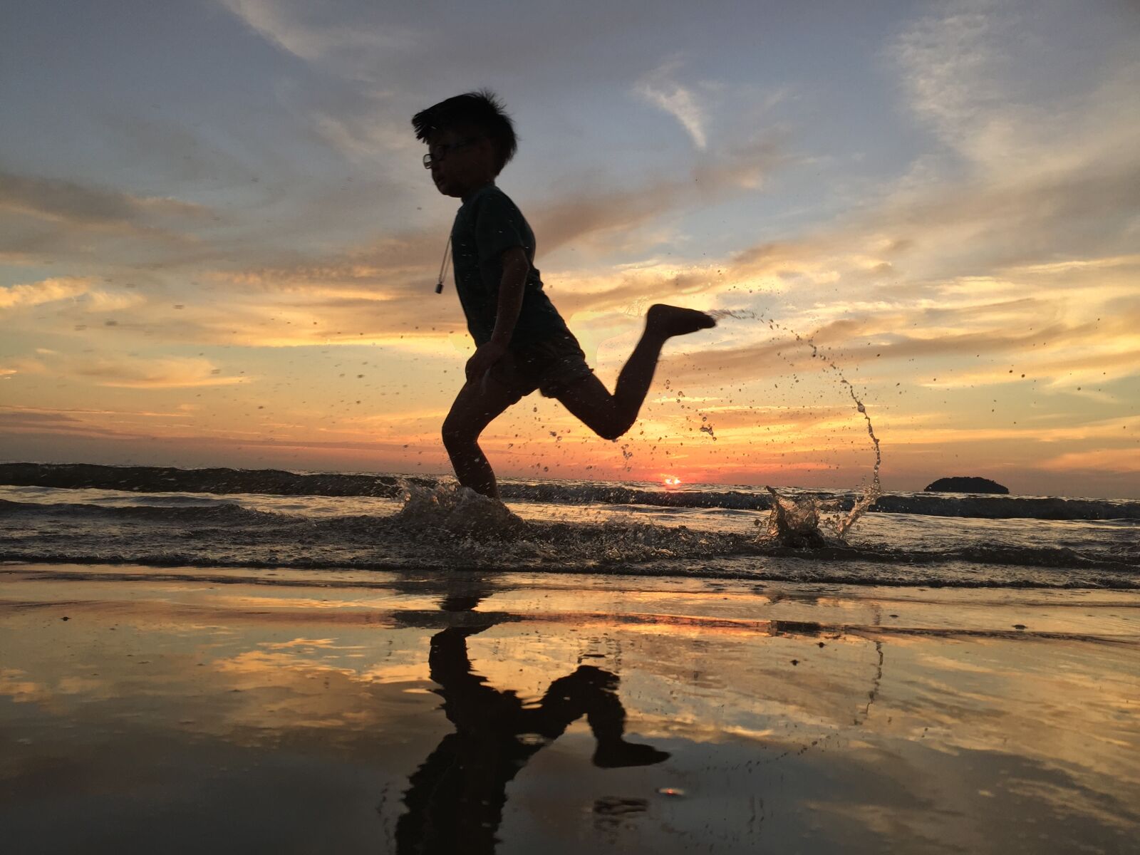 Apple iPhone 6 sample photo. Sunset, run, kids photography