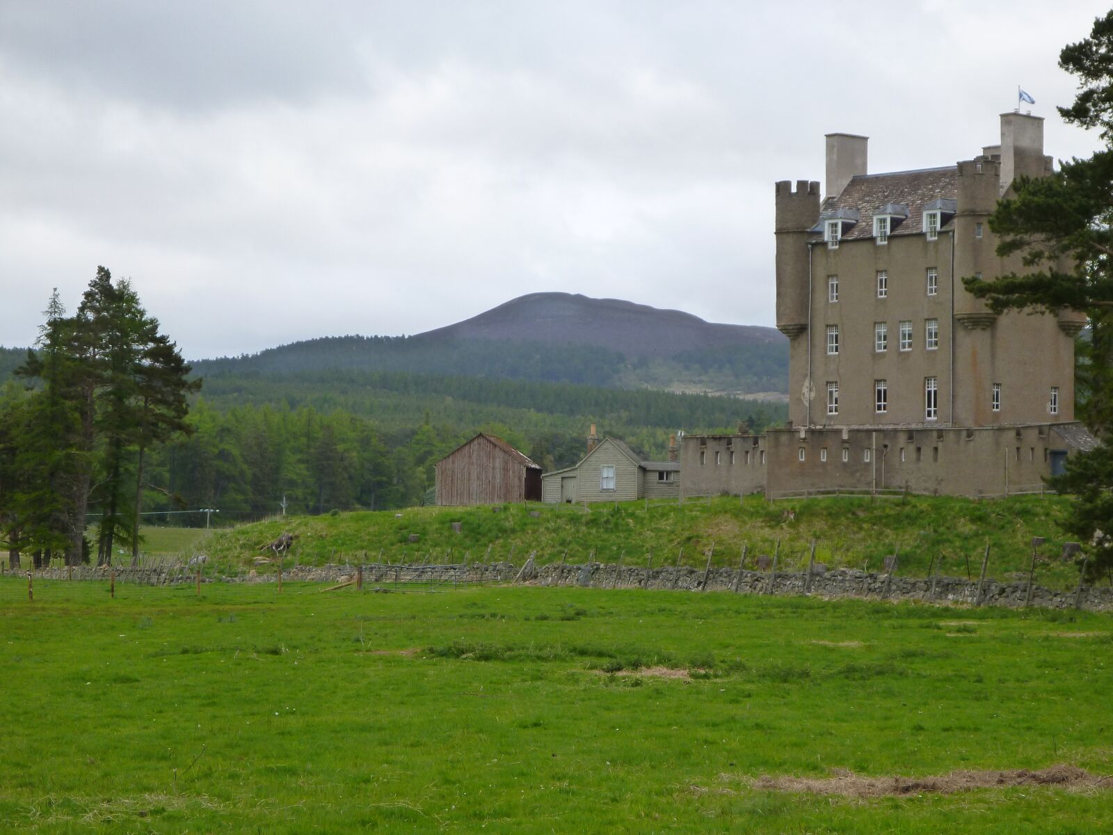 Panasonic DMC-TS3 sample photo. Braemar castle, castle, scotland photography