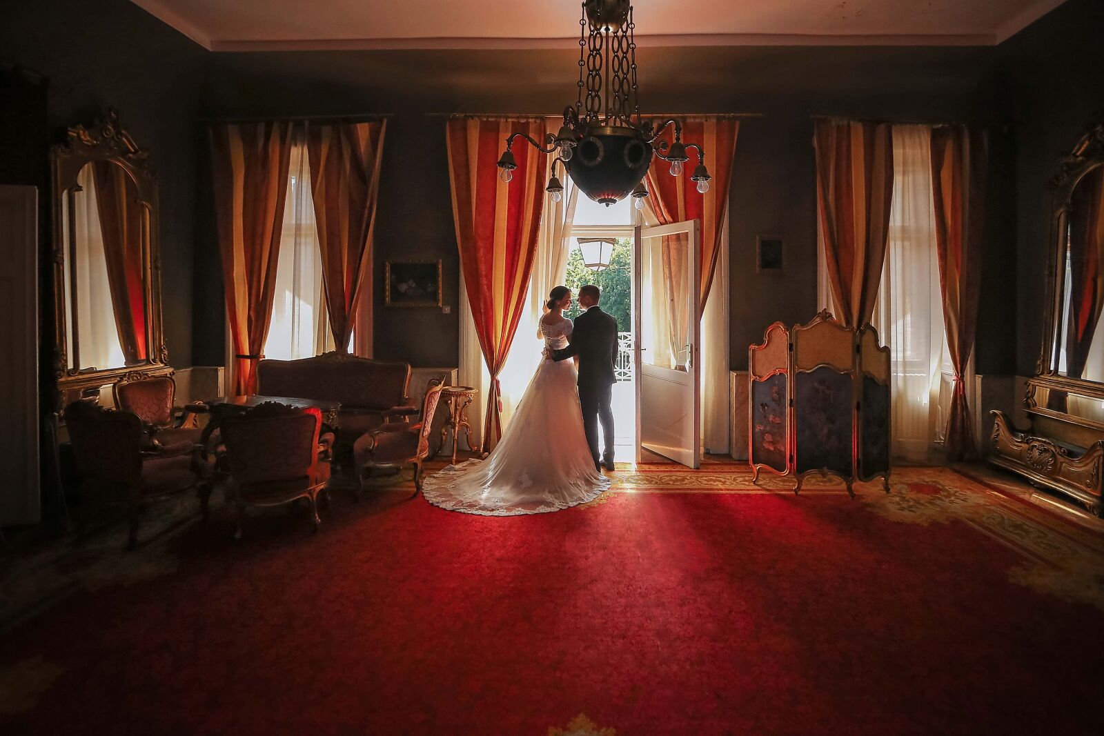 Canon EF 16-35mm F2.8L II USM sample photo. Luxury, groom, bride, furniture photography