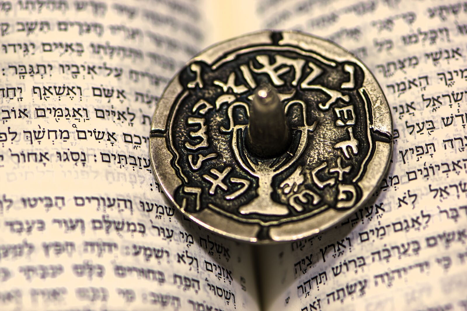 Nikon D5600 sample photo. Dreidel, menorah, hanukkah photography