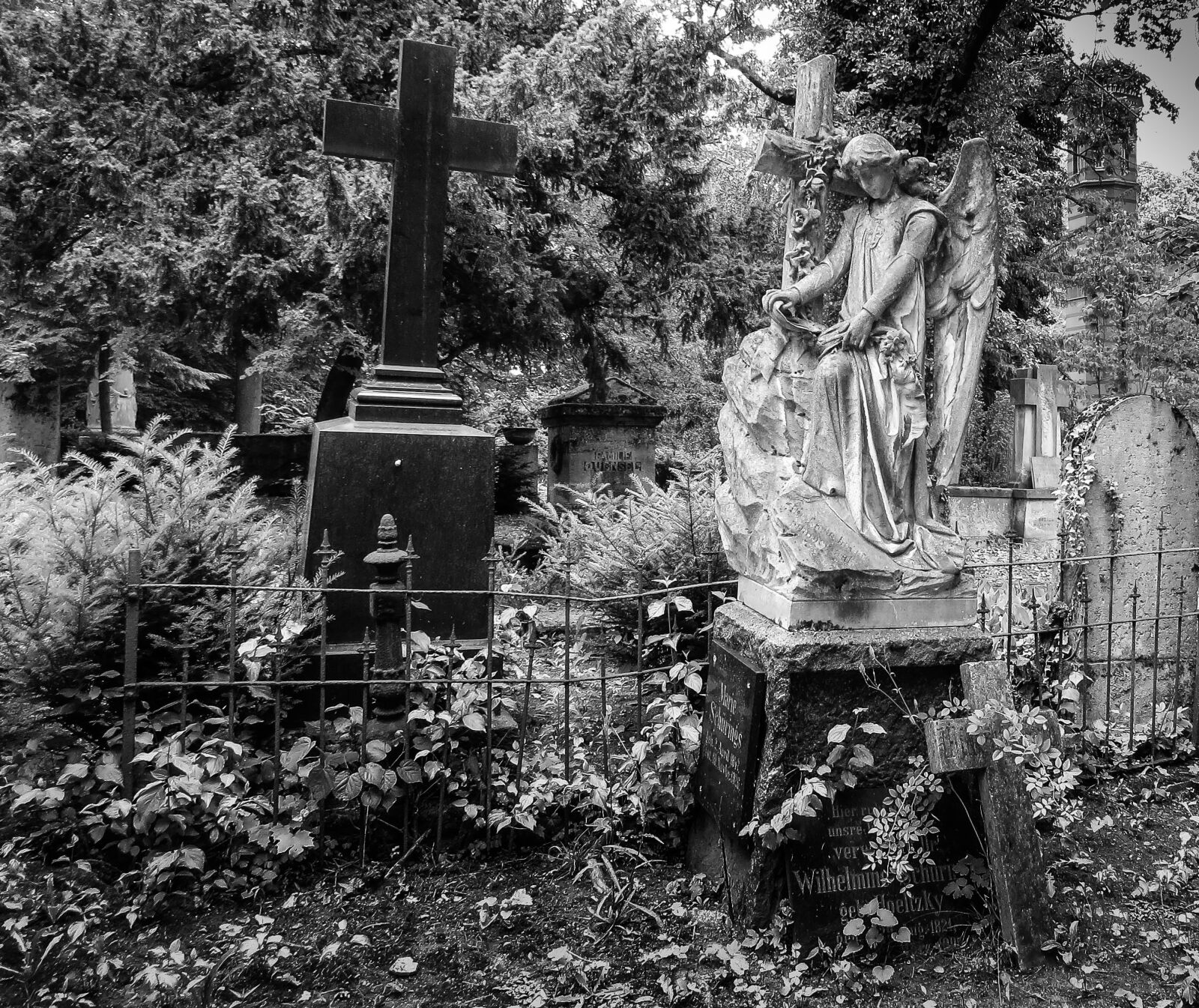 Canon PowerShot SX50 HS sample photo. Cemetery, graves, tomb photography