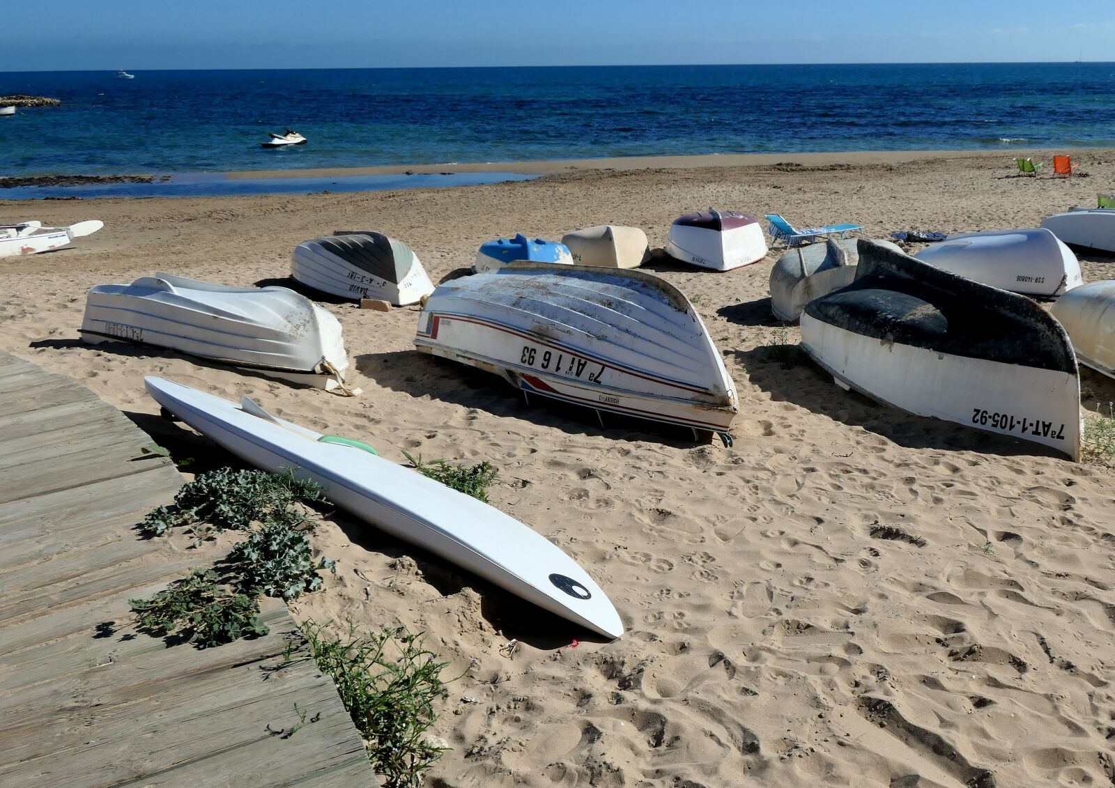 Panasonic DC-TZ200 sample photo. Seaside, boats, surf board photography