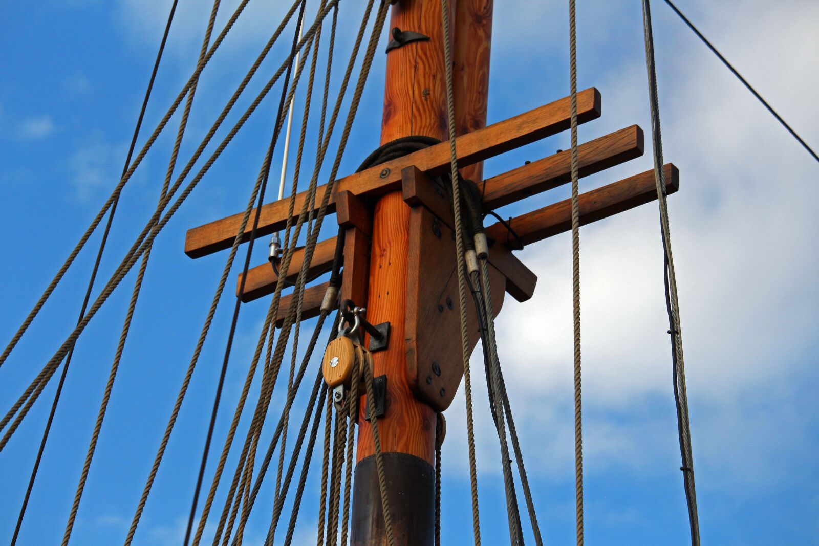 Canon EF-S 55-250mm F4-5.6 IS STM sample photo. Sailing vessel, wooden mast photography