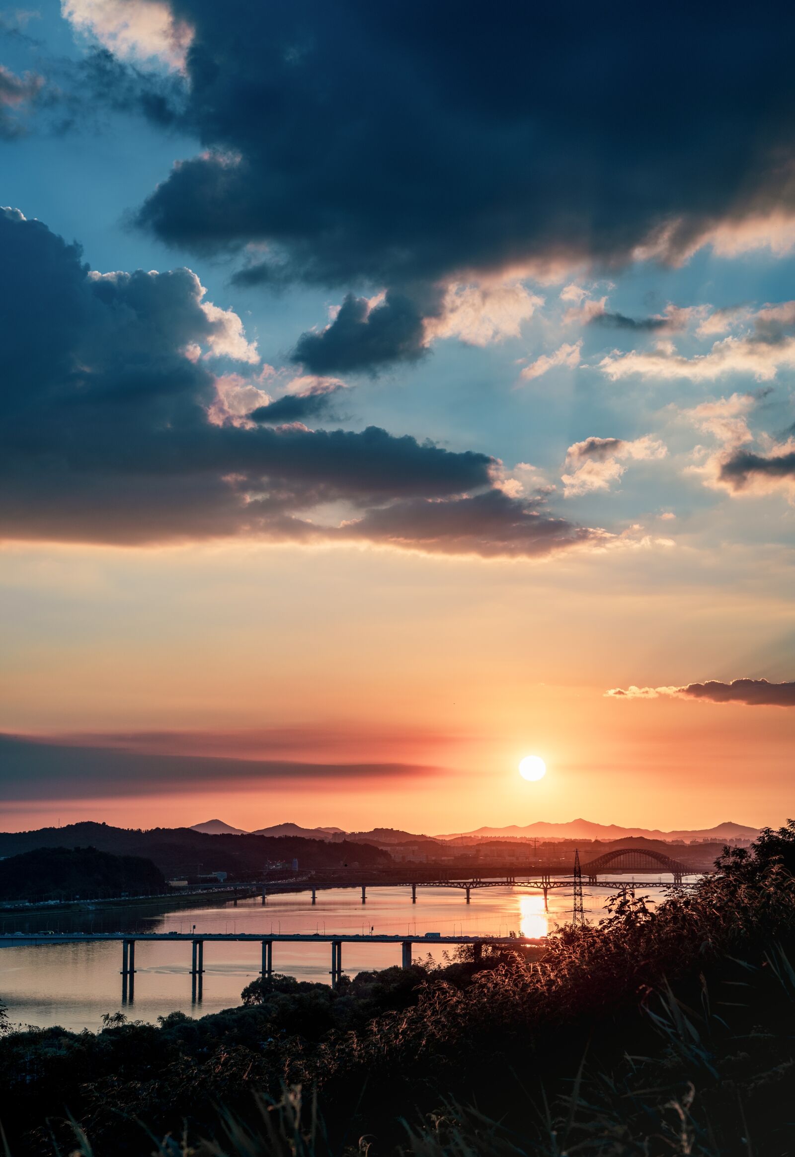Sony a7 III + ZEISS Batis 85mm F1.8 sample photo. Sunset, clouds, twilight photography
