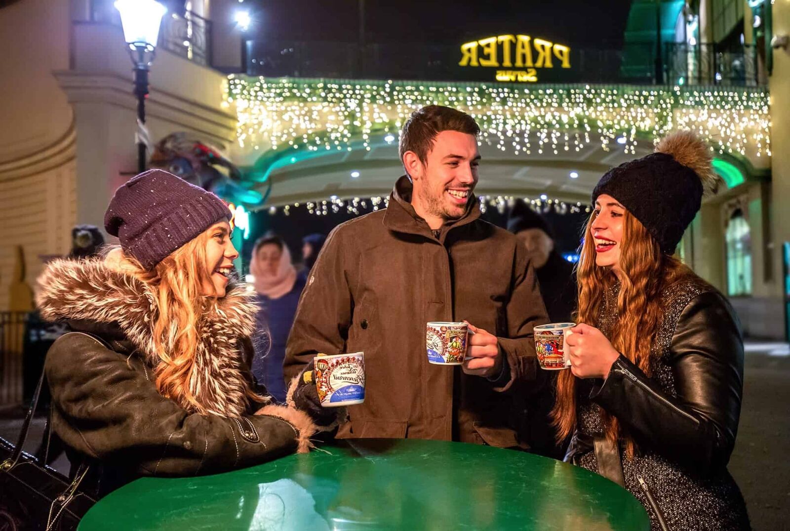 Canon EOS 5D Mark III sample photo. Winter, people, tea, street photography