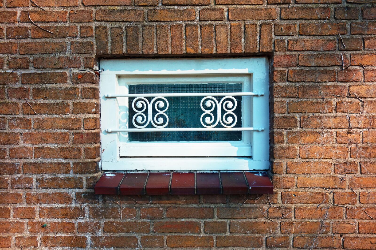 Sony Cyber-shot DSC-RX100 sample photo. Window, pane, ledge photography