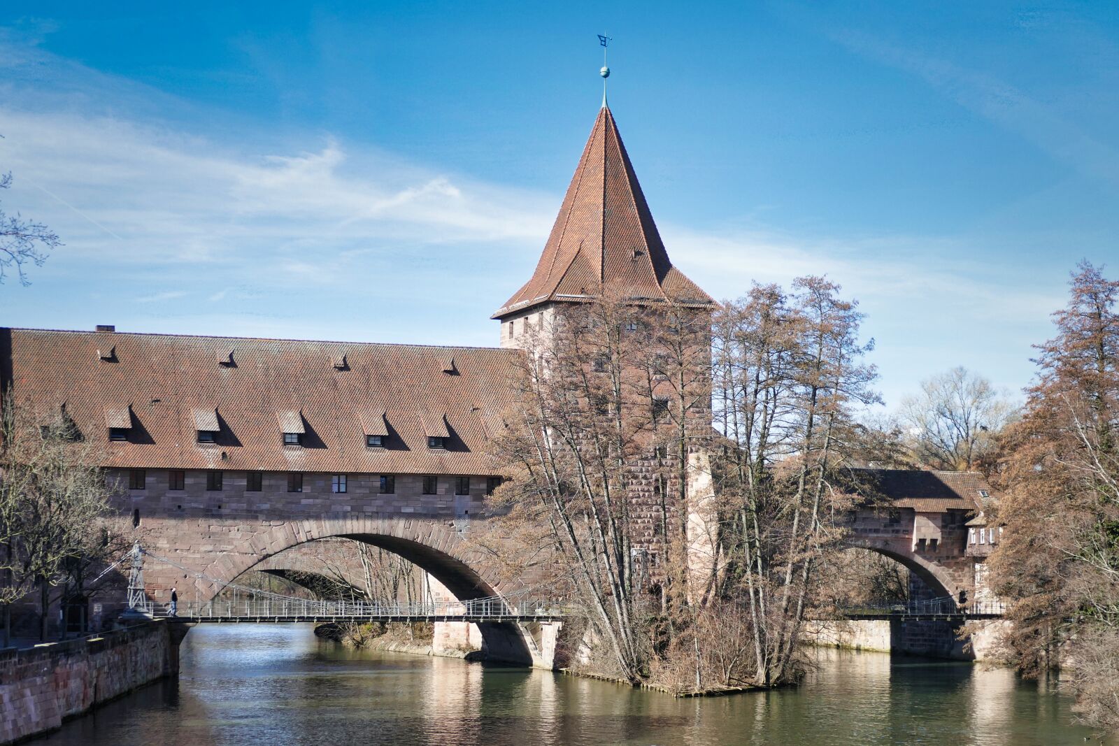 Panasonic Lumix DMC-FZ1000 sample photo. Tower, river, nuremberg photography