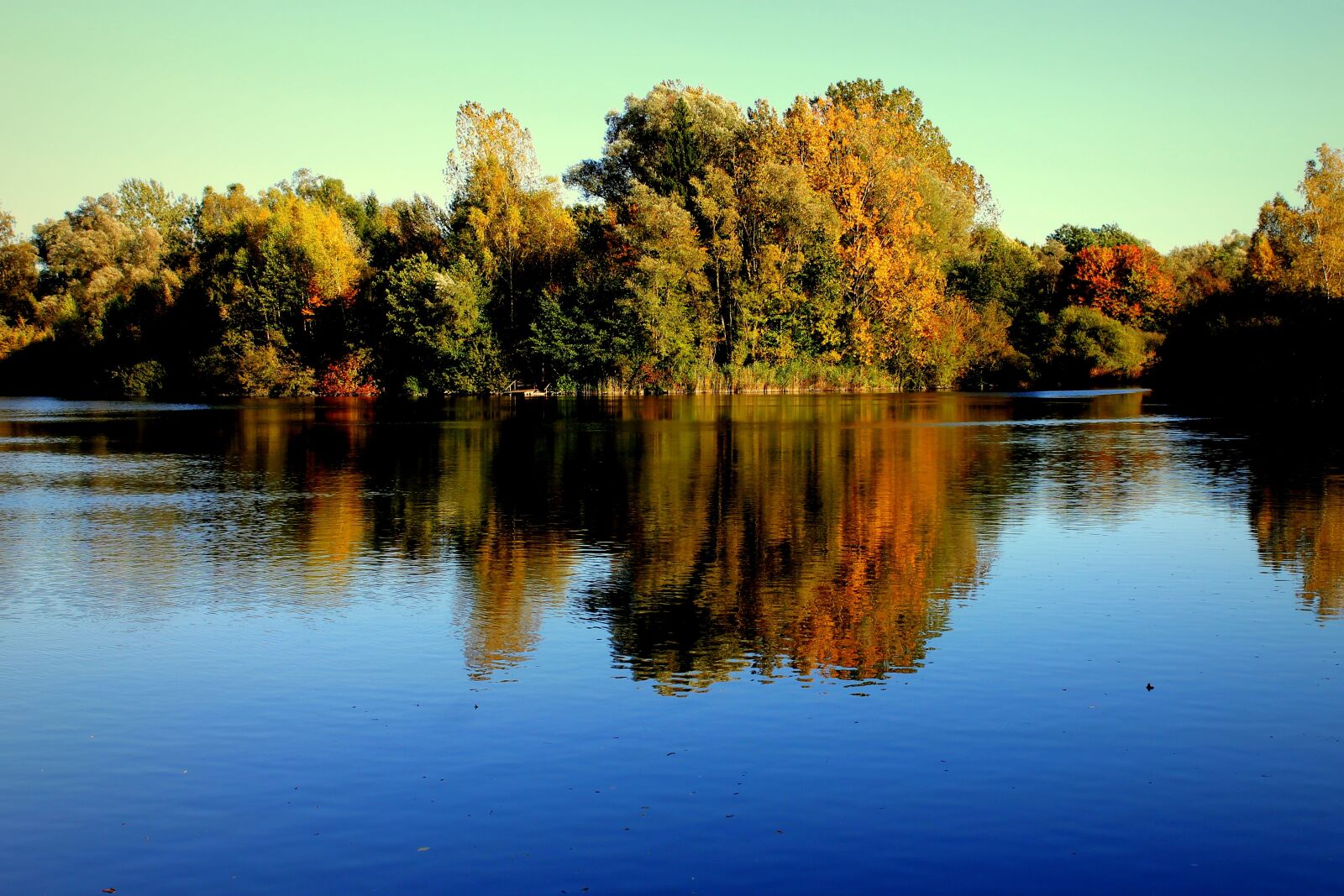 Canon EOS 1100D (EOS Rebel T3 / EOS Kiss X50) sample photo. Lake, autumn, water photography