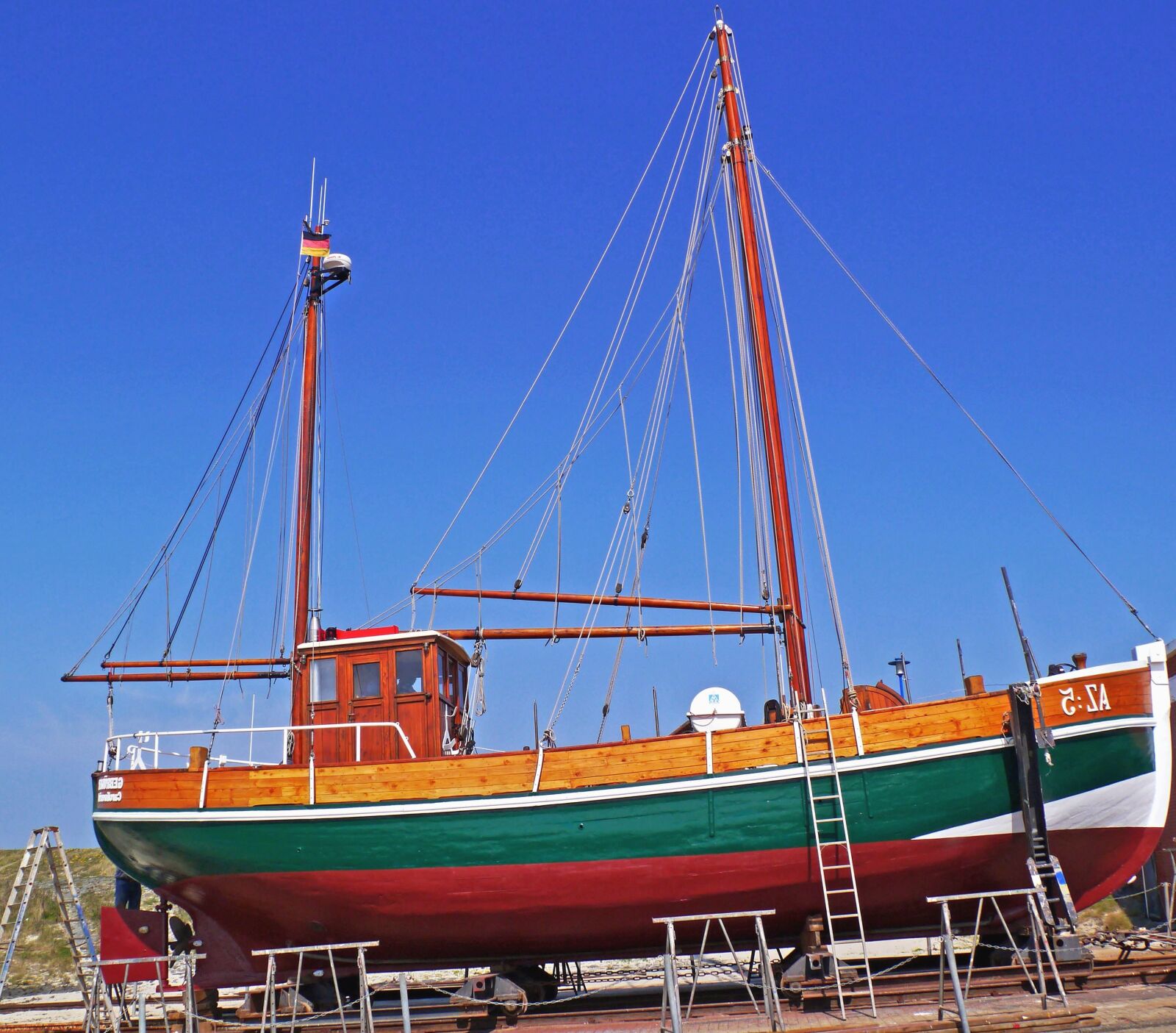 Panasonic Lumix DMC-GX1 sample photo. Sailboat, repair, ladders, travel photography
