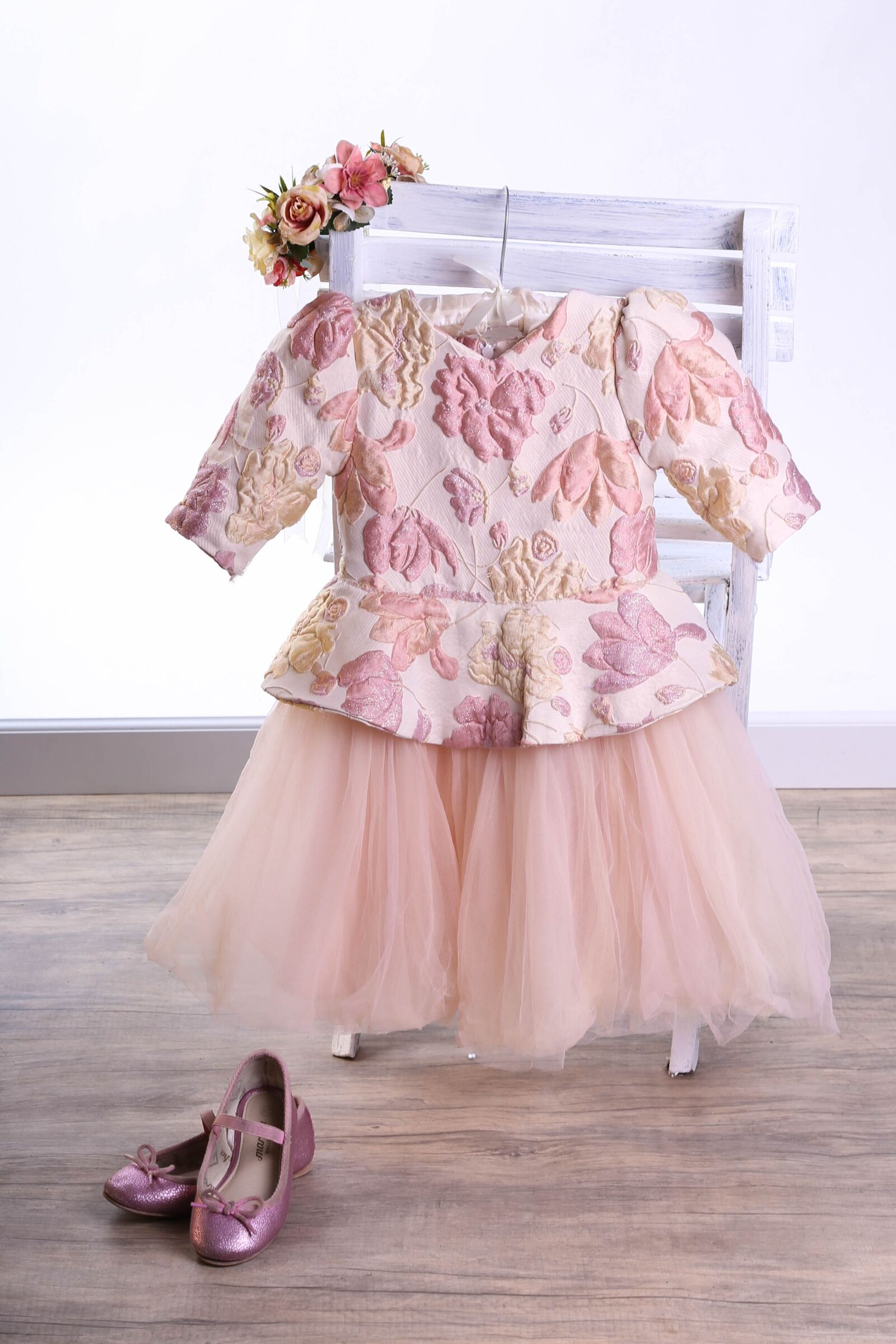 Canon EOS 6D + Canon EF 24-105mm F4L IS USM sample photo. Dress, shoes, woman photography