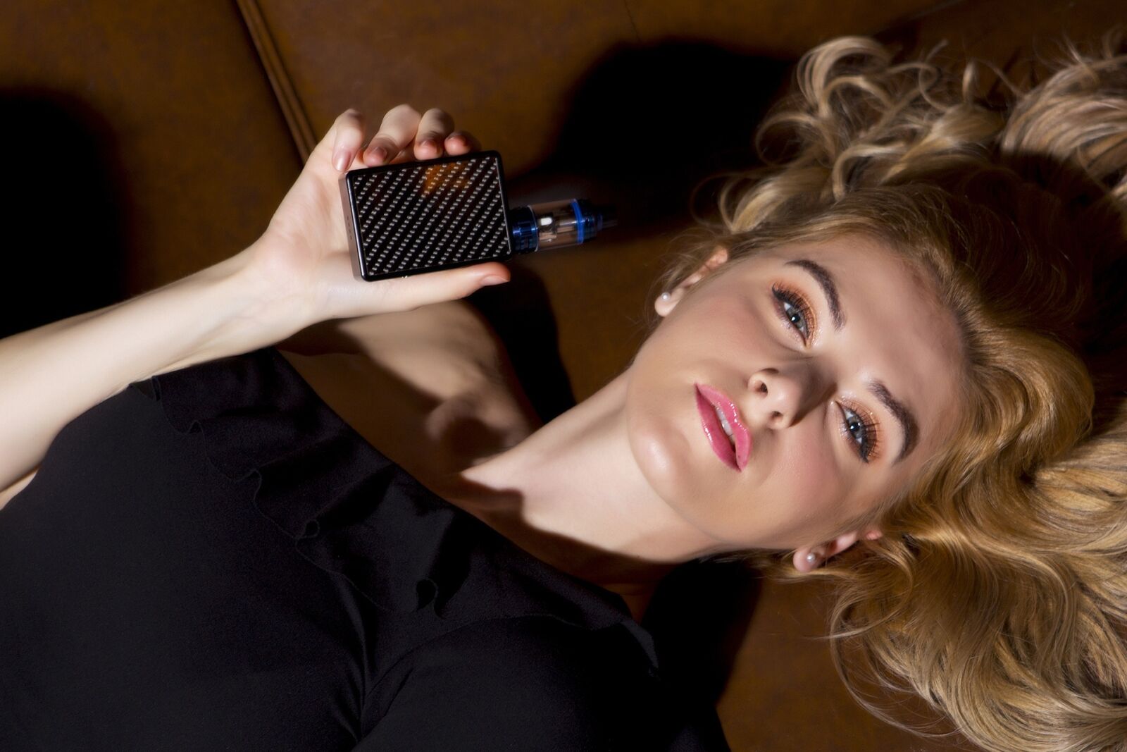 Canon EOS 6D + Canon EF 24-70mm F2.8L USM sample photo. Beauty, electronic cigarette, smoke photography
