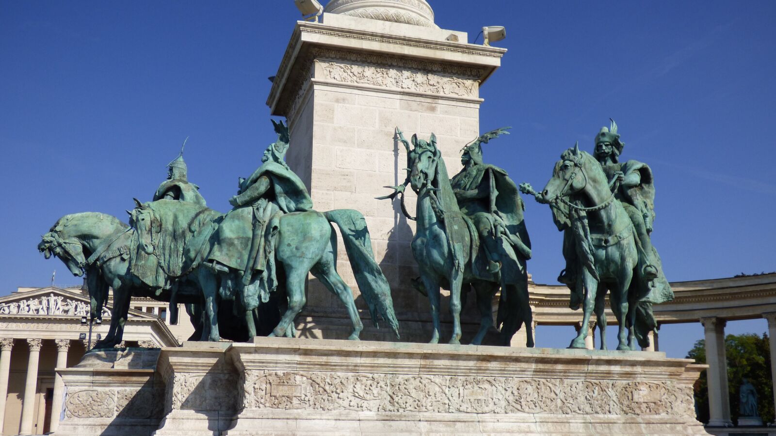 Panasonic Lumix DMC-FZ70 sample photo. Budapest, hungary, landmark photography