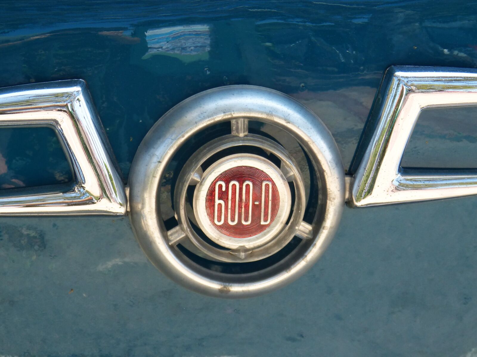 Panasonic DMC-FZ62 sample photo. Seat 600, ironer, logo photography