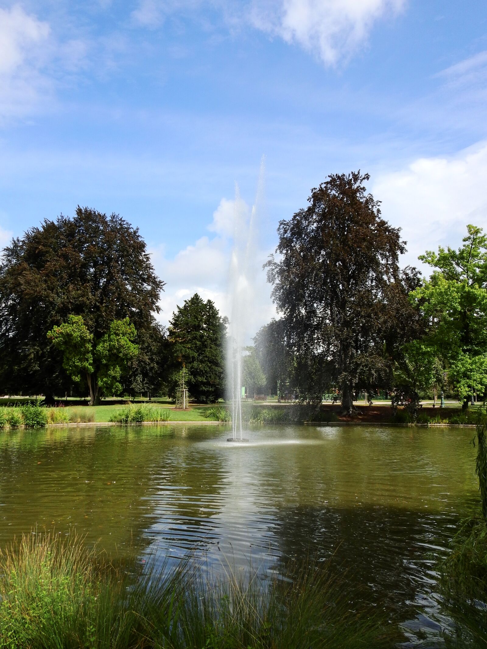 Nikon Coolpix P900 sample photo. Fountain, water, lake photography