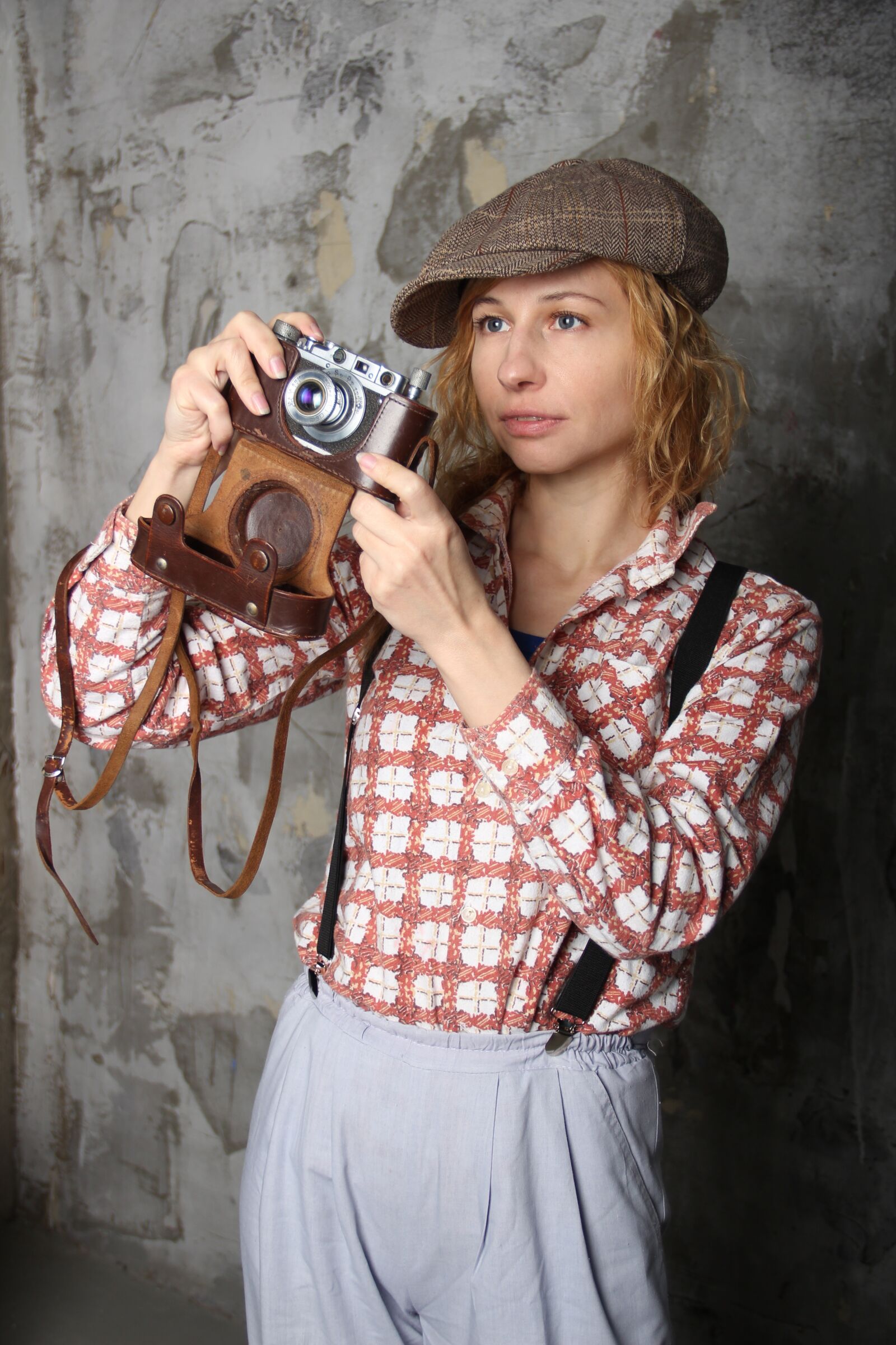 Canon EOS 600D (Rebel EOS T3i / EOS Kiss X5) sample photo. Retro, woman, camera photography