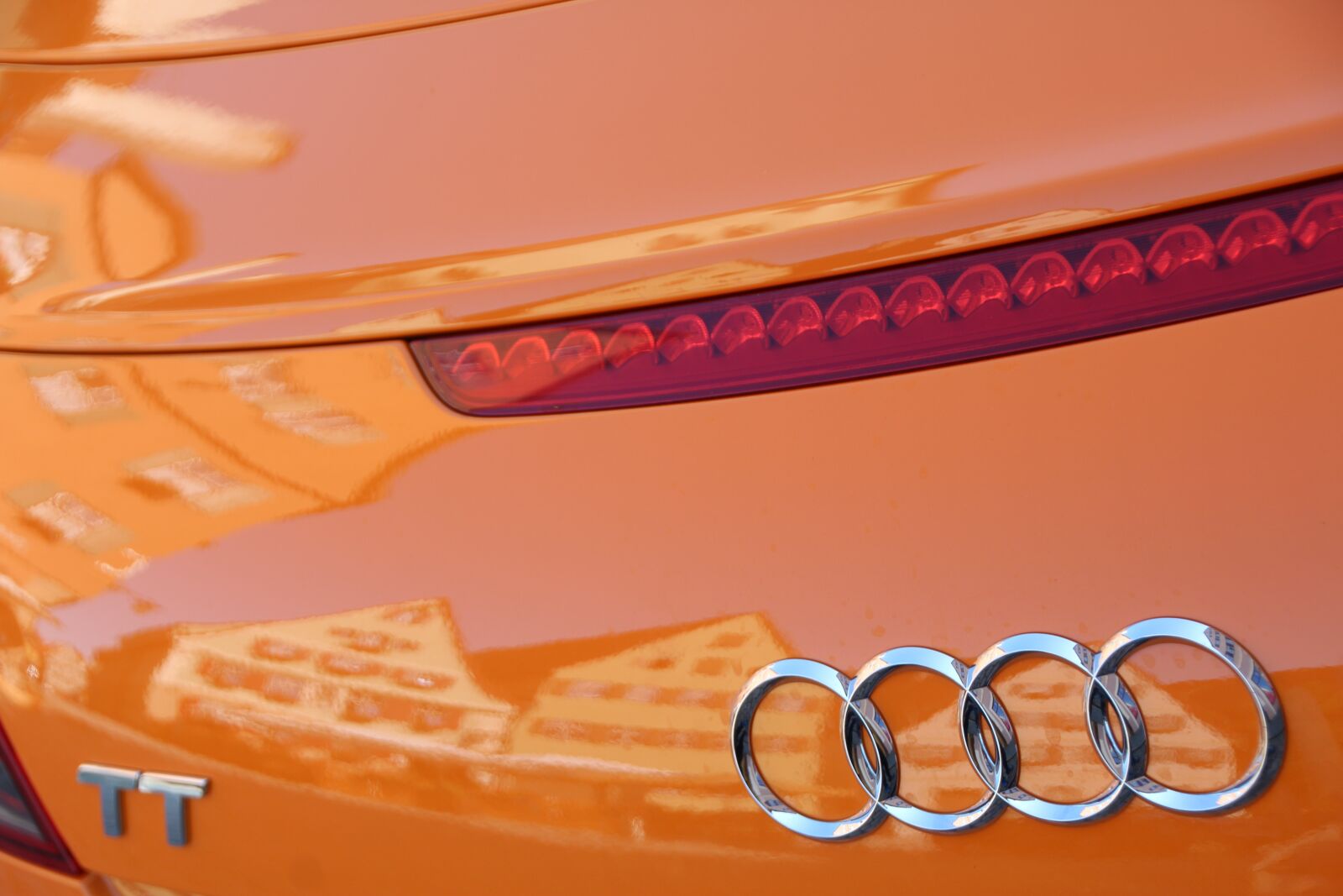 Canon EOS 1200D (EOS Rebel T5 / EOS Kiss X70 / EOS Hi) sample photo. Audi tt, mirroring, dinosaur photography