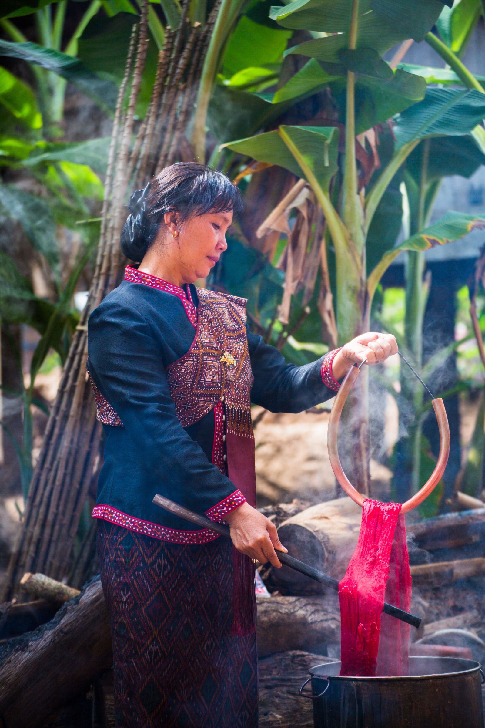 Canon EOS 5D Mark III sample photo. Dyed silk, kalasin, thailand photography