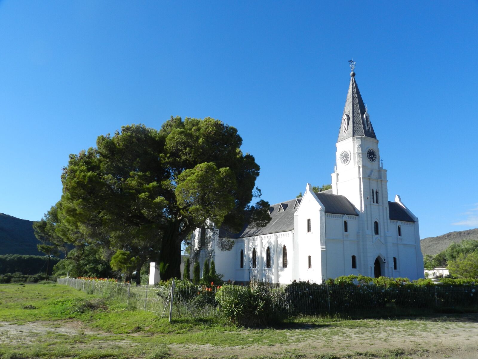 Nikon Coolpix P500 sample photo. Church, rural, africa photography