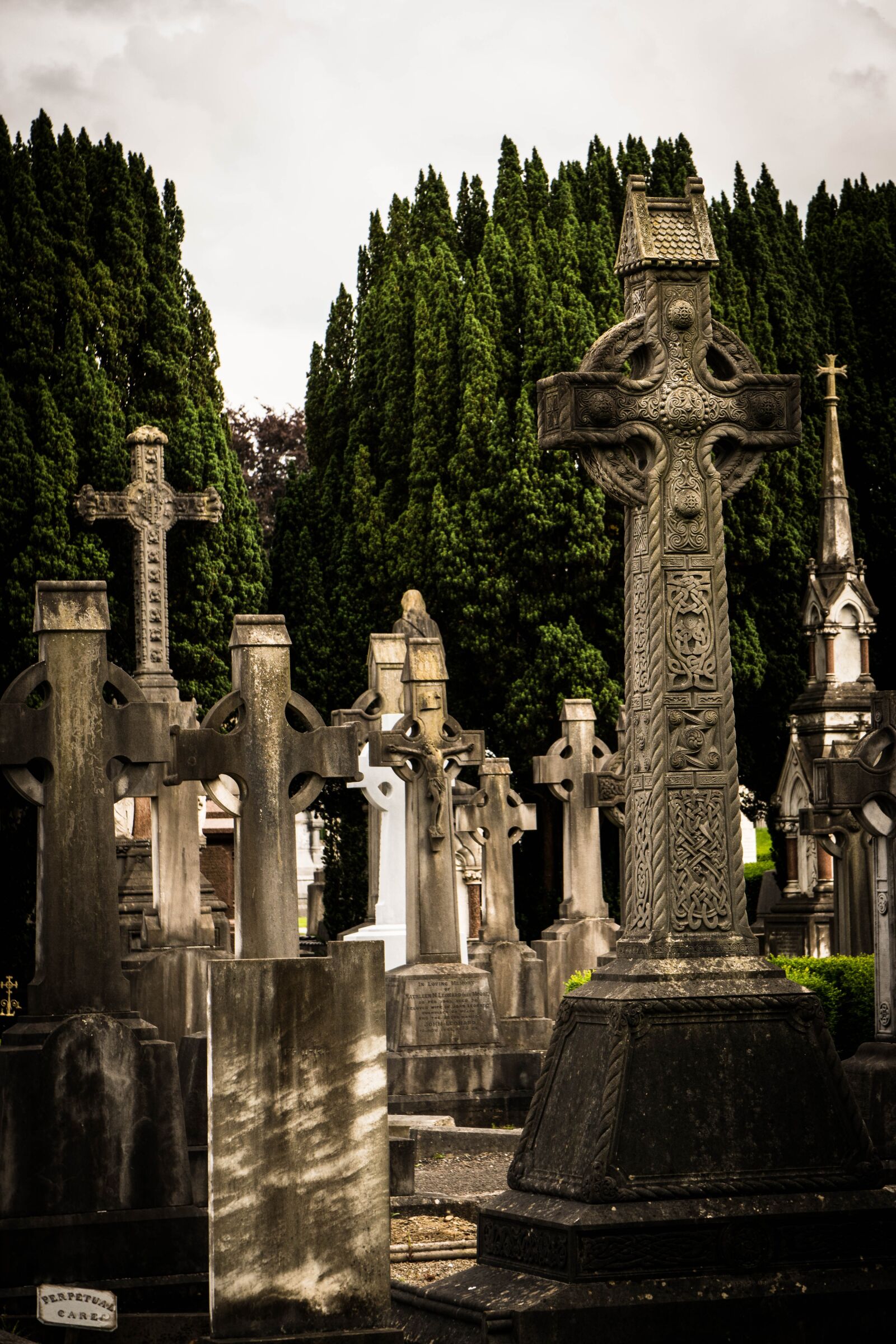 Sony a6500 + Sony Vario-Tessar T* E 16-70mm F4 ZA OSS sample photo. Glasnevin, dublin, ireland photography