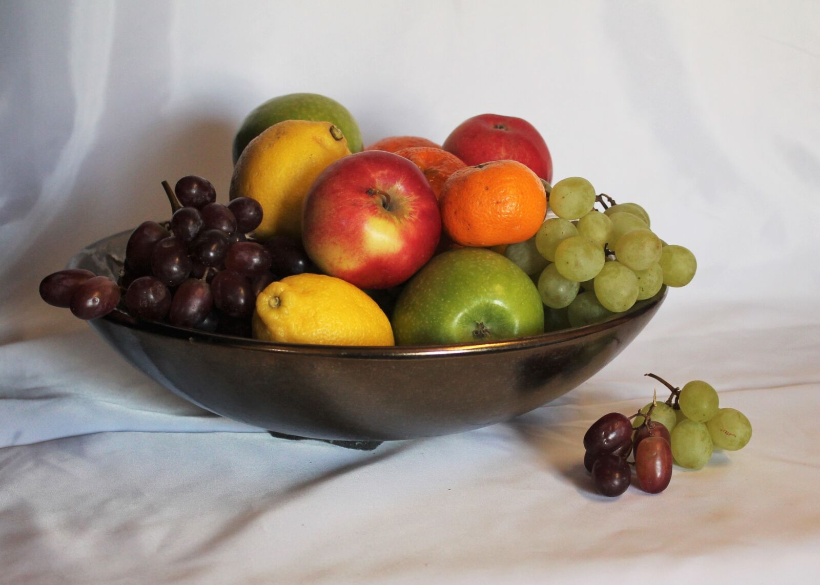 Canon EOS 1100D (EOS Rebel T3 / EOS Kiss X50) sample photo. Fruit still life, large photography