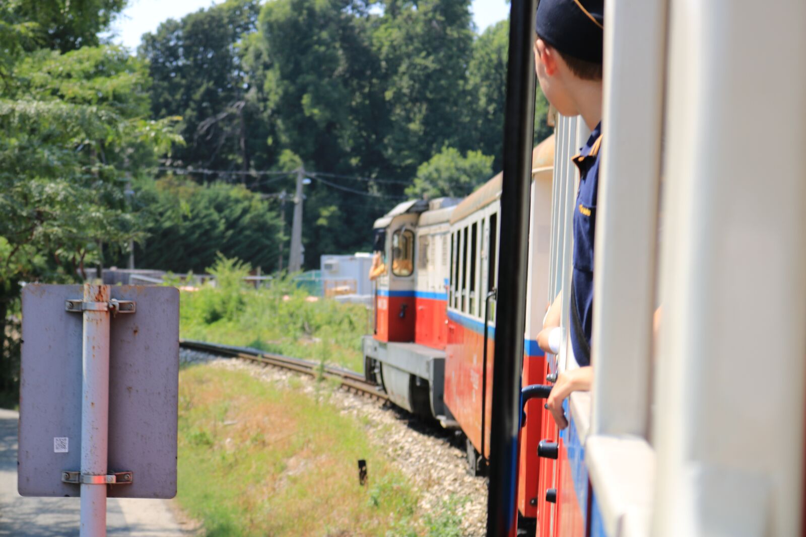 Canon EOS 750D (EOS Rebel T6i / EOS Kiss X8i) sample photo. Children's railway, budapest, schaffner photography