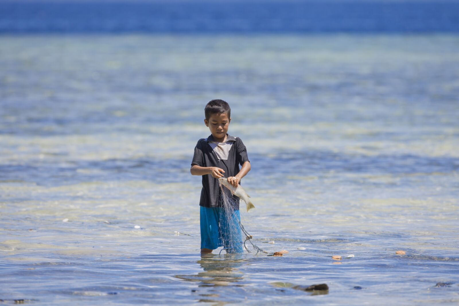 Canon EF 500mm F4L IS USM sample photo. Boy, fishing, halmahera photography