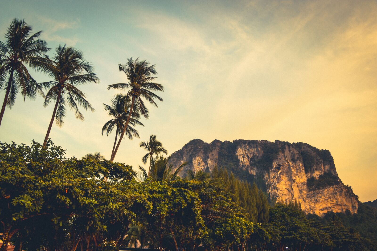 Canon EF-S 18-135mm F3.5-5.6 IS USM sample photo. Thailand, krabi, sky photography