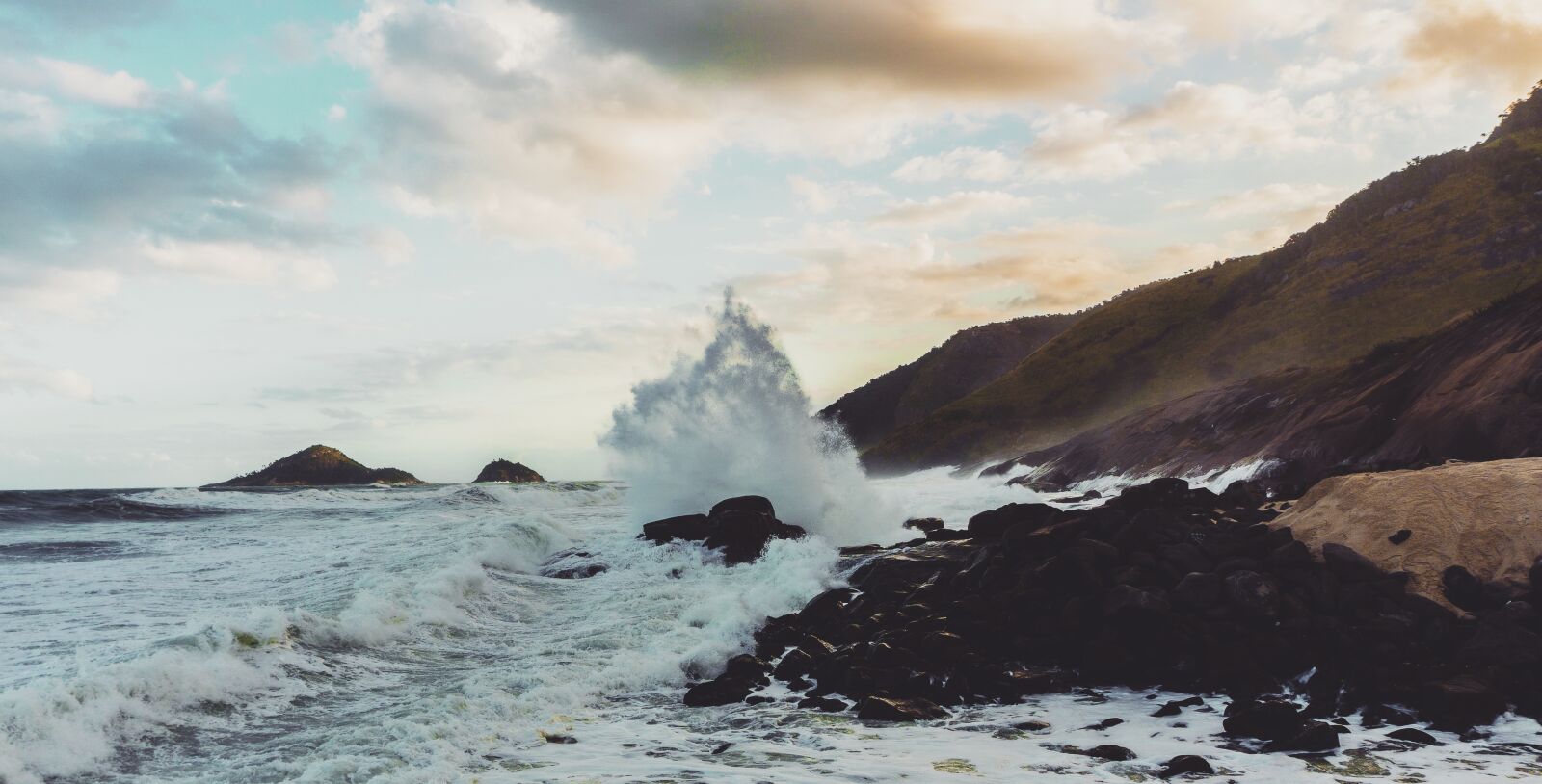 Sony E 16-50mm F3.5-5.6 PZ OSS sample photo. Wave, crash, crashing photography