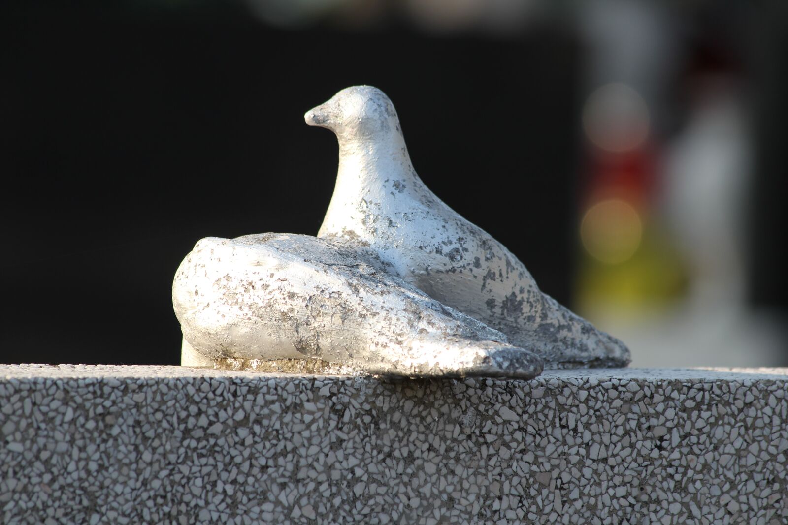 Canon EOS 600D (Rebel EOS T3i / EOS Kiss X5) sample photo. White doves, monument, sculpture photography
