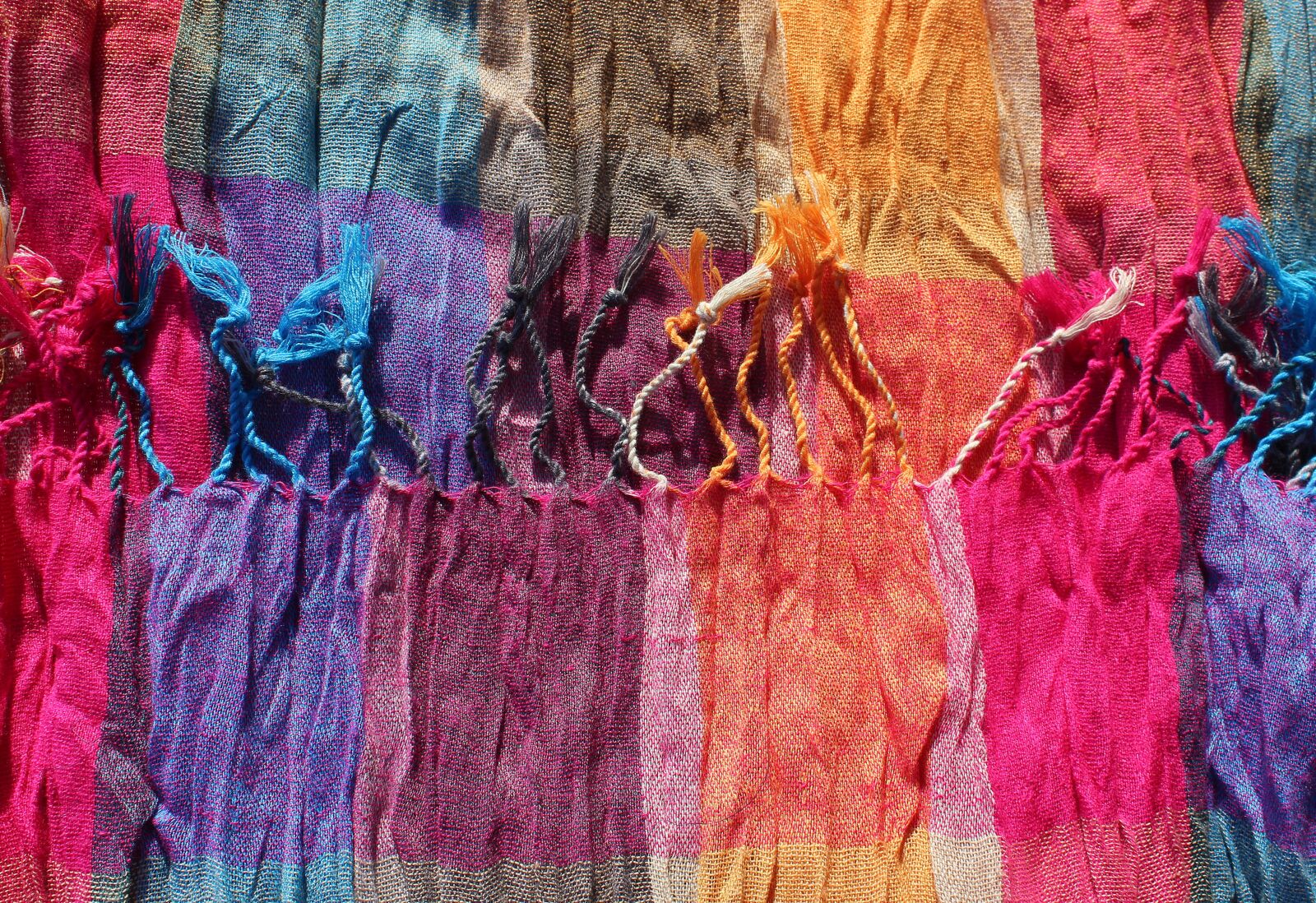 Canon EOS 1200D (EOS Rebel T5 / EOS Kiss X70 / EOS Hi) sample photo. Scarf, shawl, brush photography