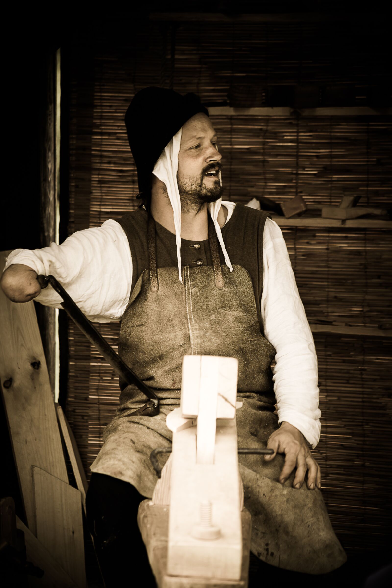 Canon EF 75-300mm f/4-5.6 sample photo. Medieval, craftsman, history photography