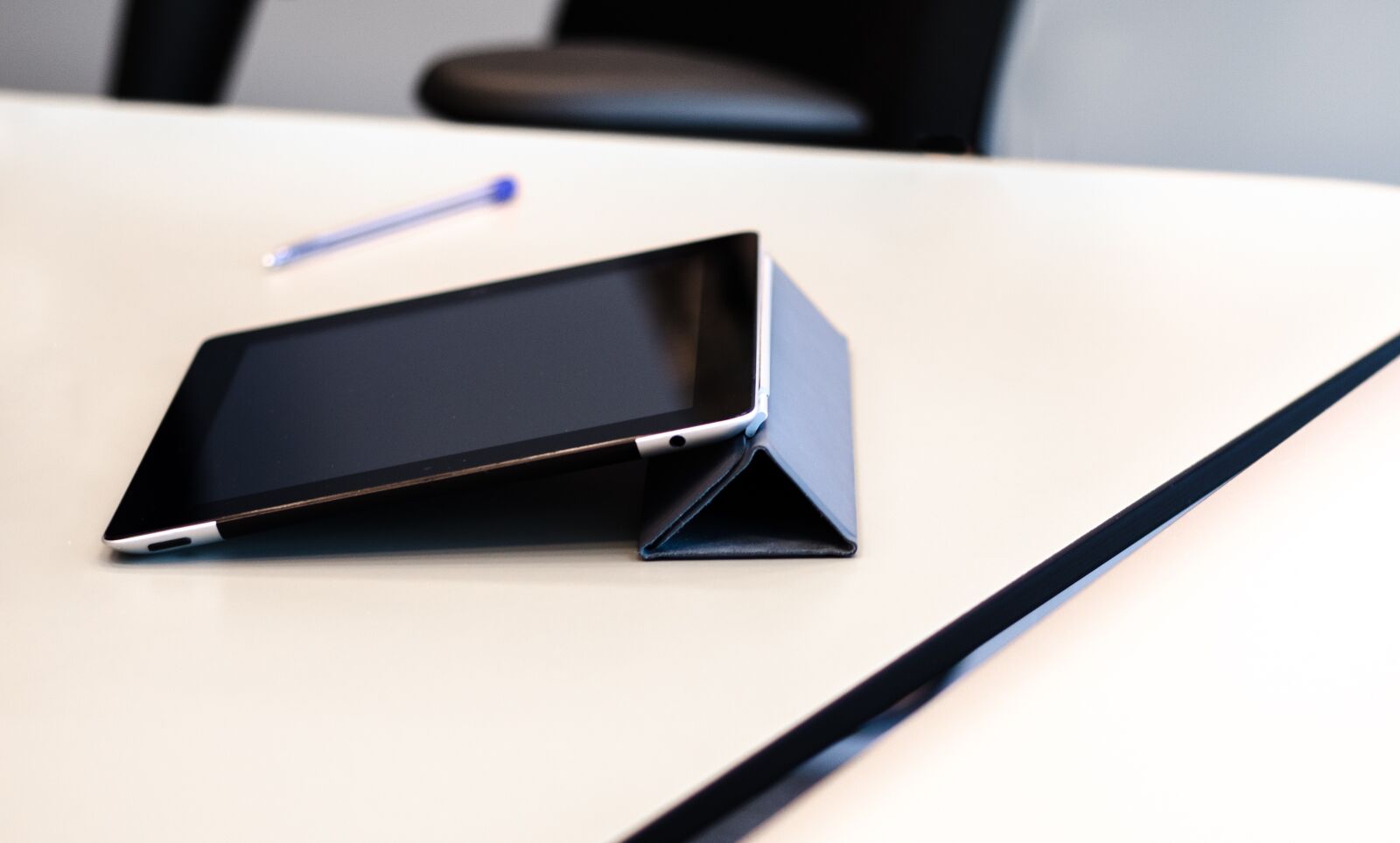 Nikon D7000 sample photo. Ipad, office, pencil photography