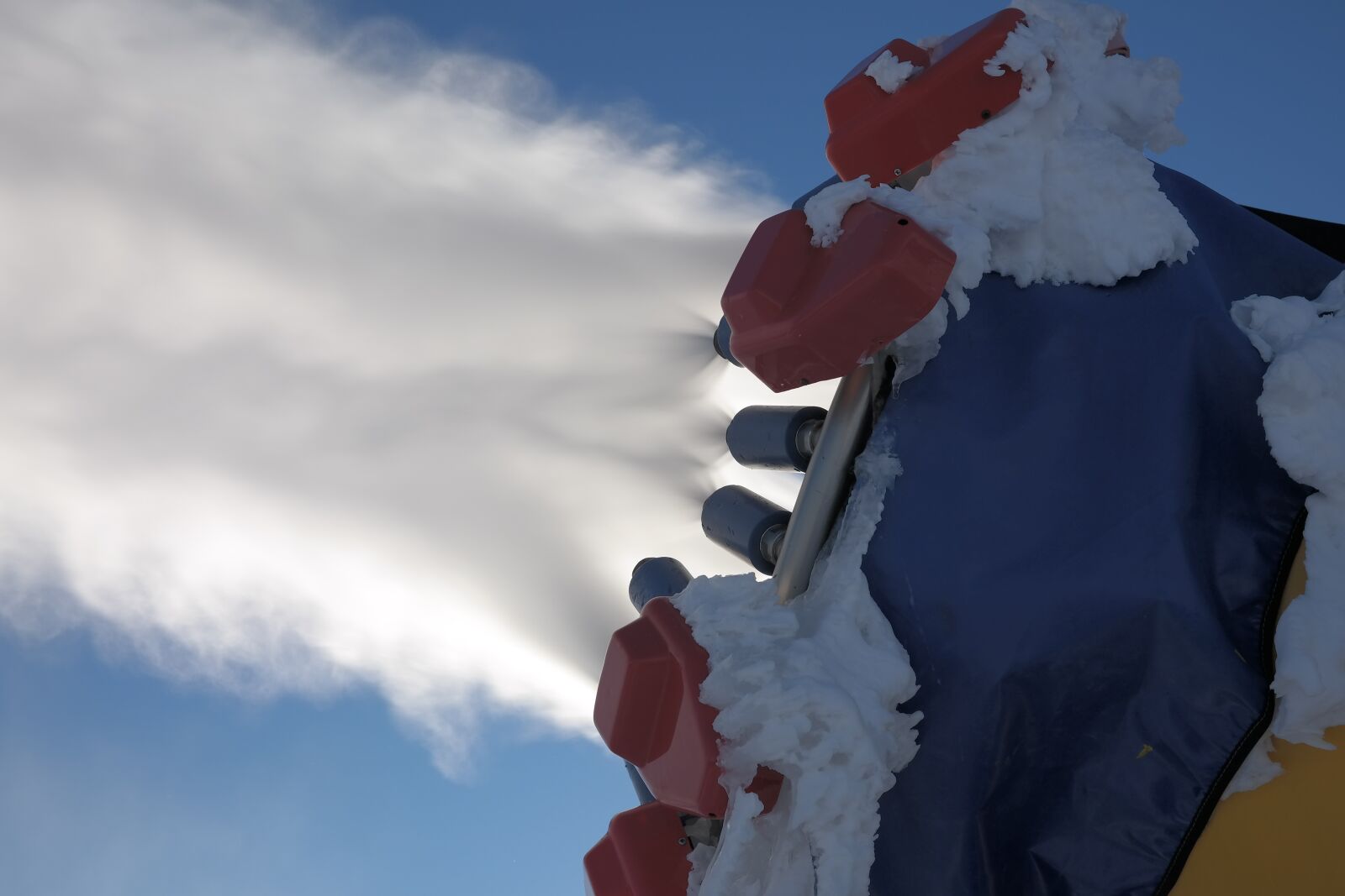 Samsung NX300 sample photo. Snow cannon, nozzle, spray photography