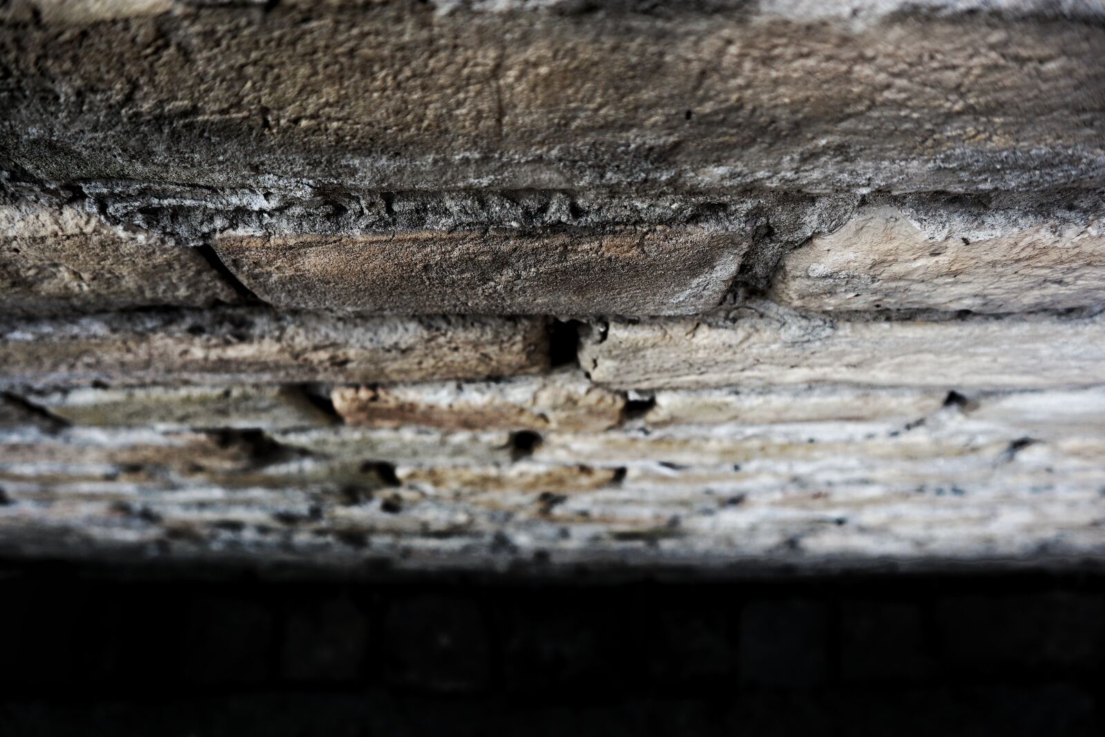 Canon EF-M 15-45mm F3.5-6.3 IS STM sample photo. Brick, wall, texture photography