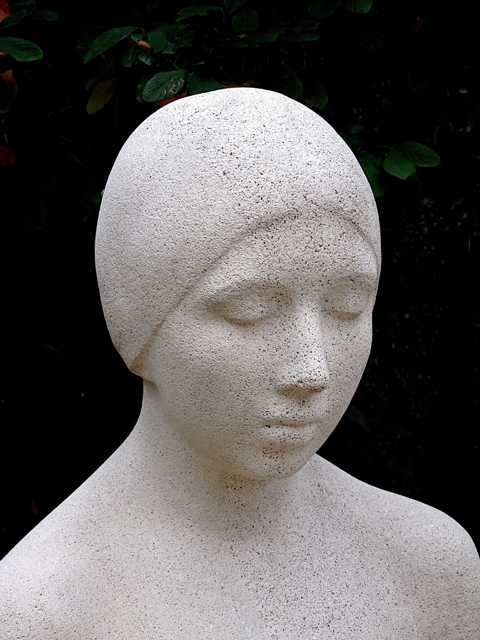 Sony Cyber-shot DSC-HX90V sample photo. Statue, sculpture, young woman photography